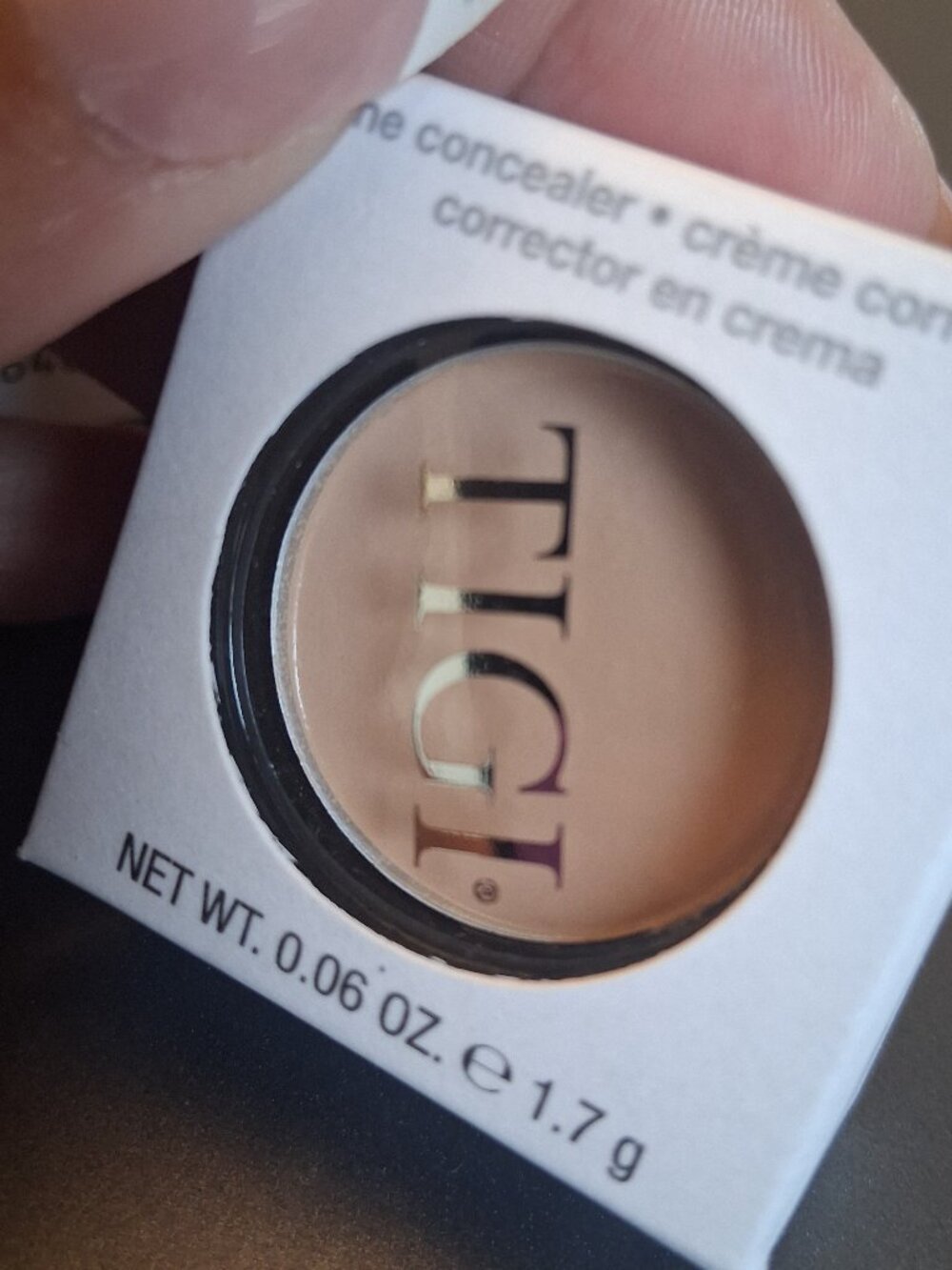 TIGI Cosmetics light Creme Concealer
